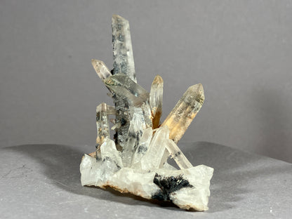 Hämatit/Bergkristall - Jinlong/China ca. 8x5,5cm