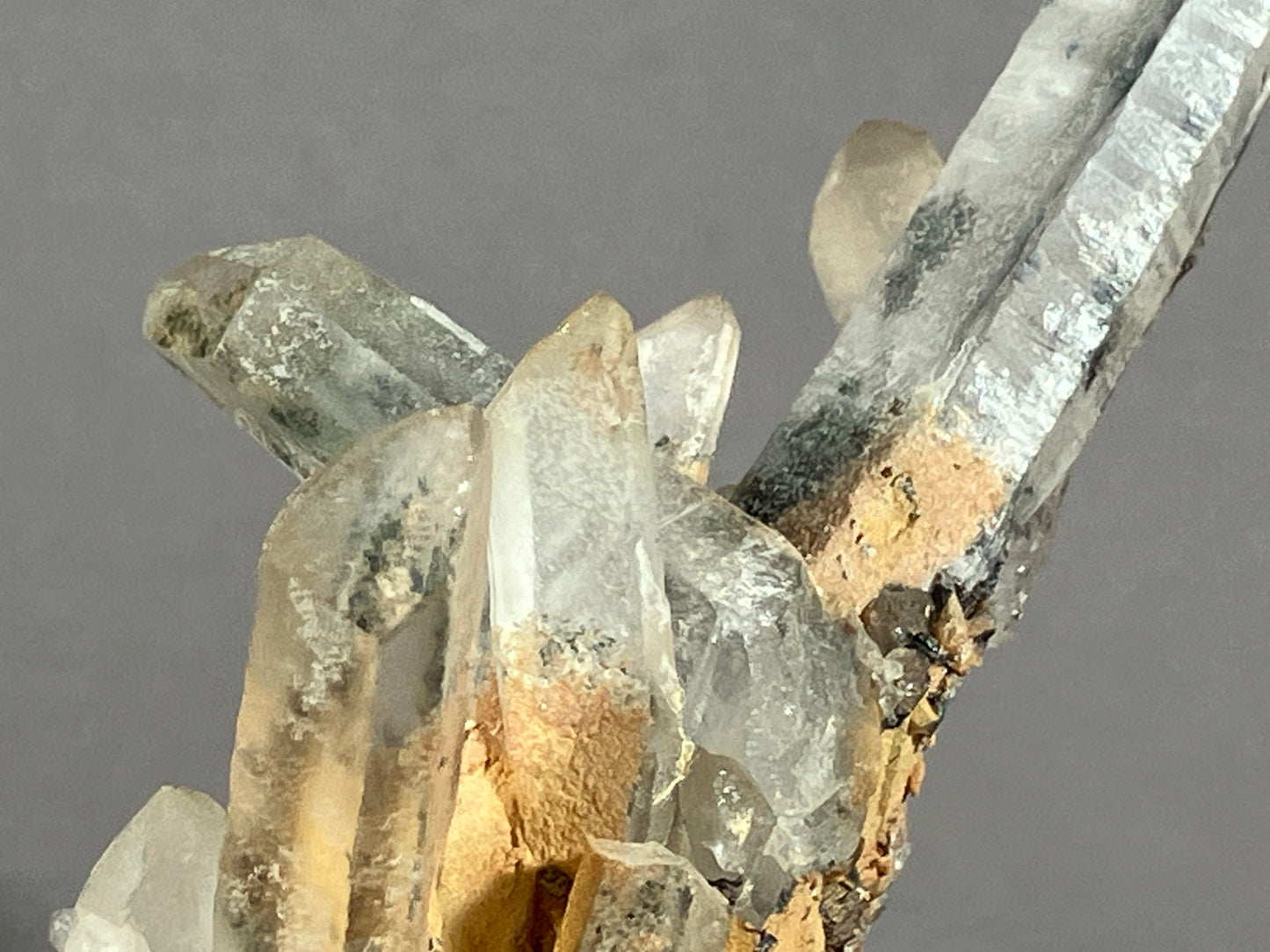 Hämatit/Bergkristall - Jinlong/China ca. 8x5,5cm