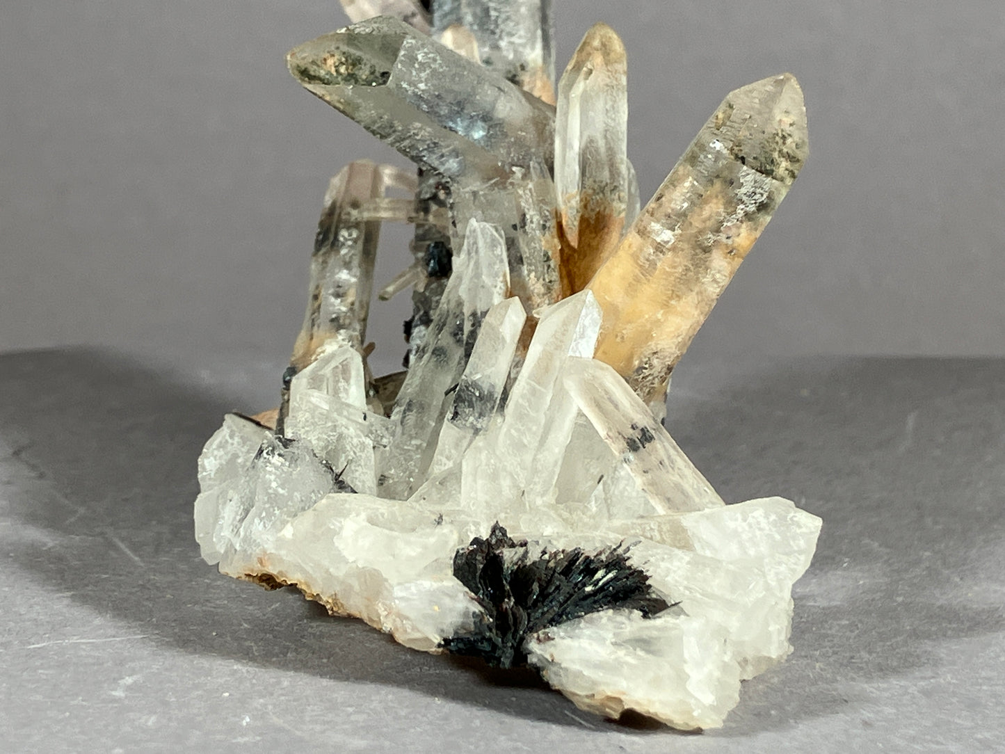Hämatit/Bergkristall - Jinlong/China ca. 8x5,5cm