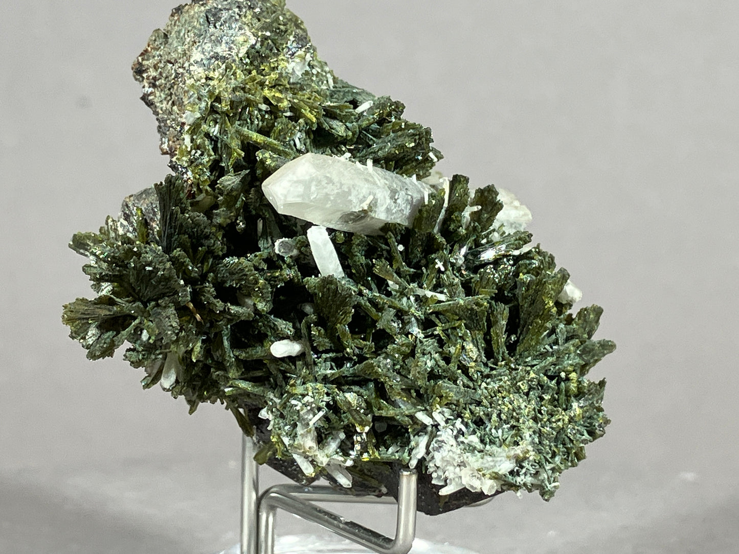 Epidot/Quarz/Granat - Gilgit/Pakistan ca. 5x4,5cm