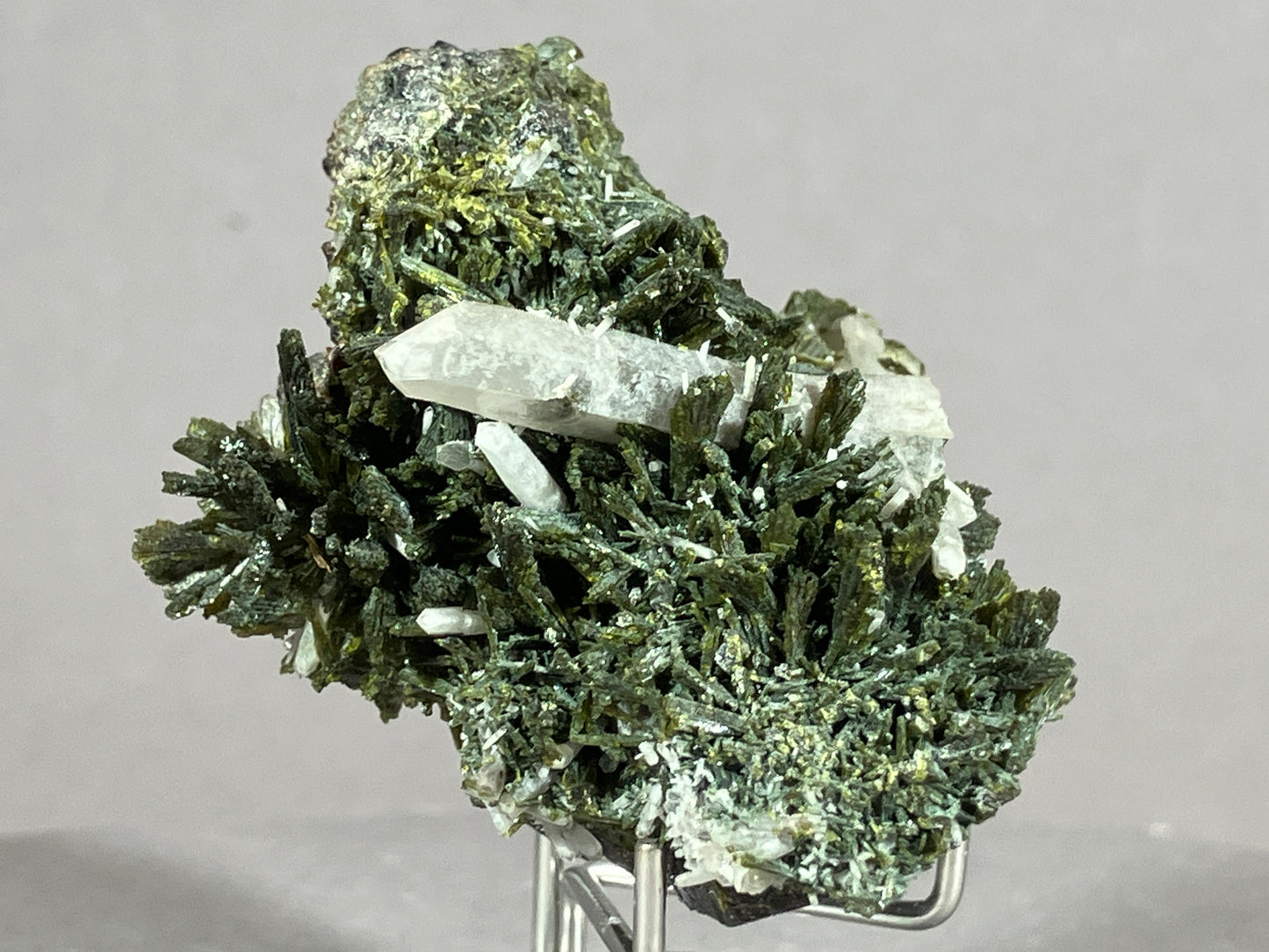 Epidot/Quarz/Granat - Gilgit/Pakistan ca. 5x4,5cm