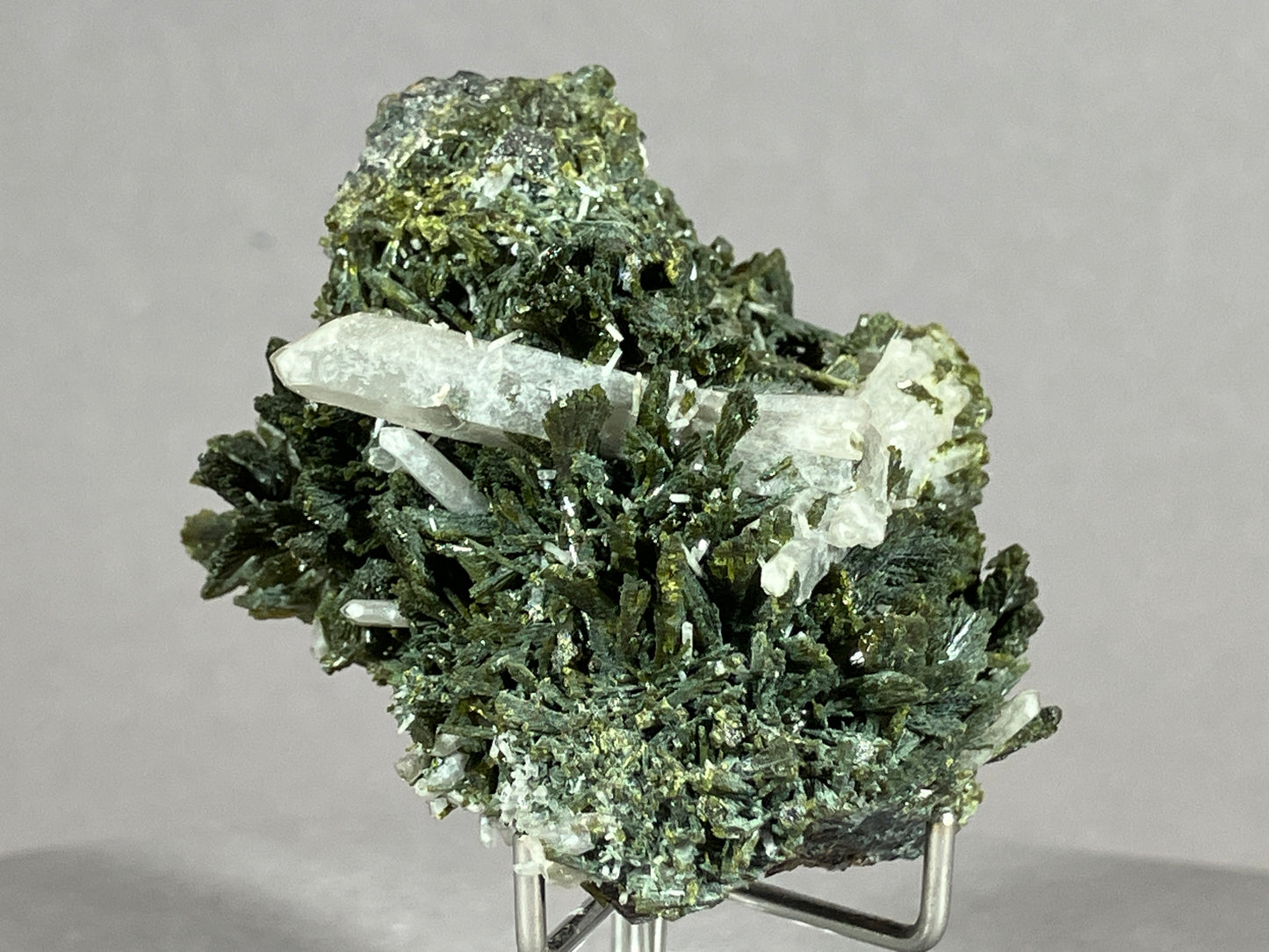 Epidot/Quarz/Granat - Gilgit/Pakistan ca. 5x4,5cm