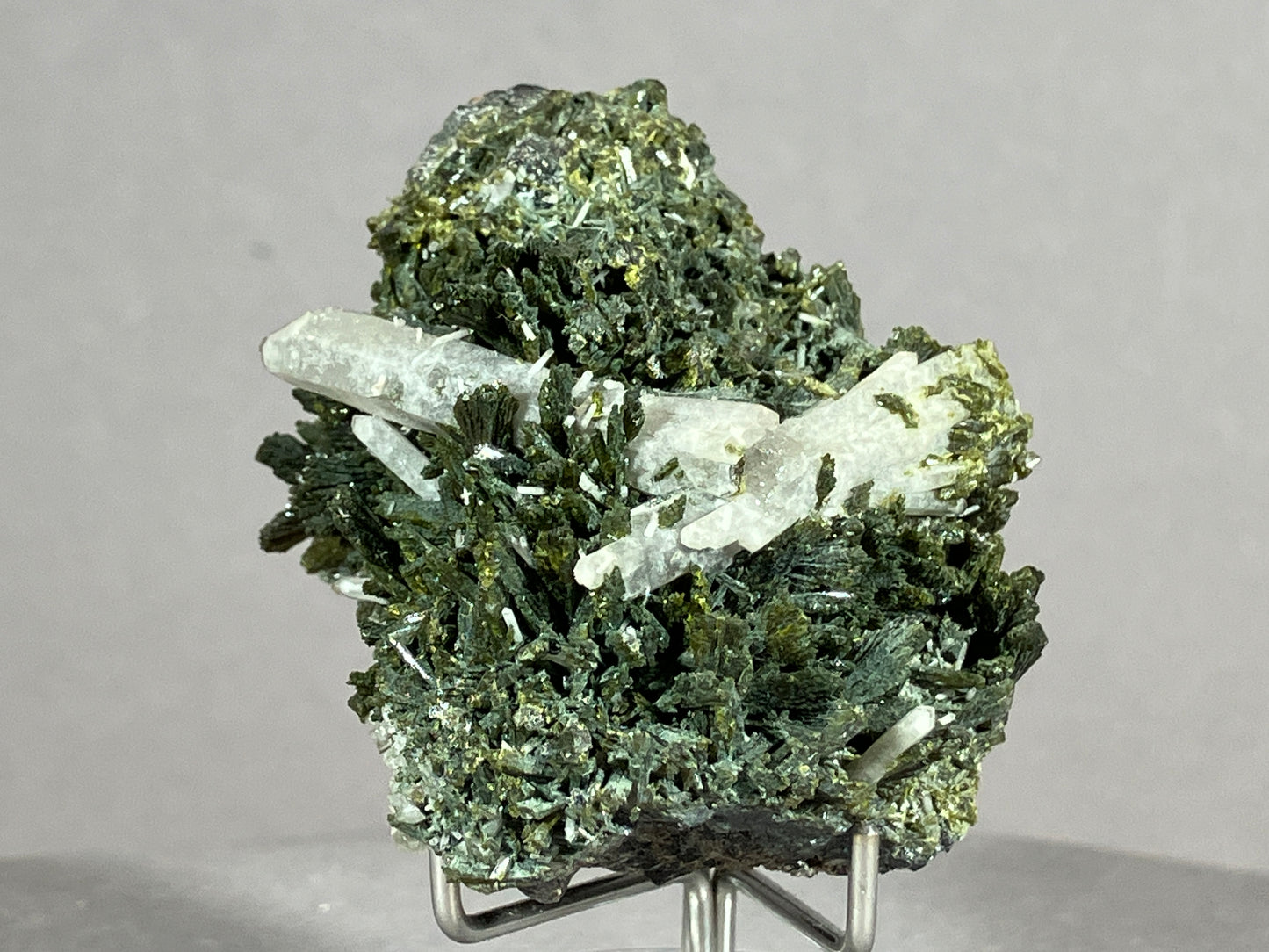 Epidot/Quarz/Granat - Gilgit/Pakistan ca. 5x4,5cm