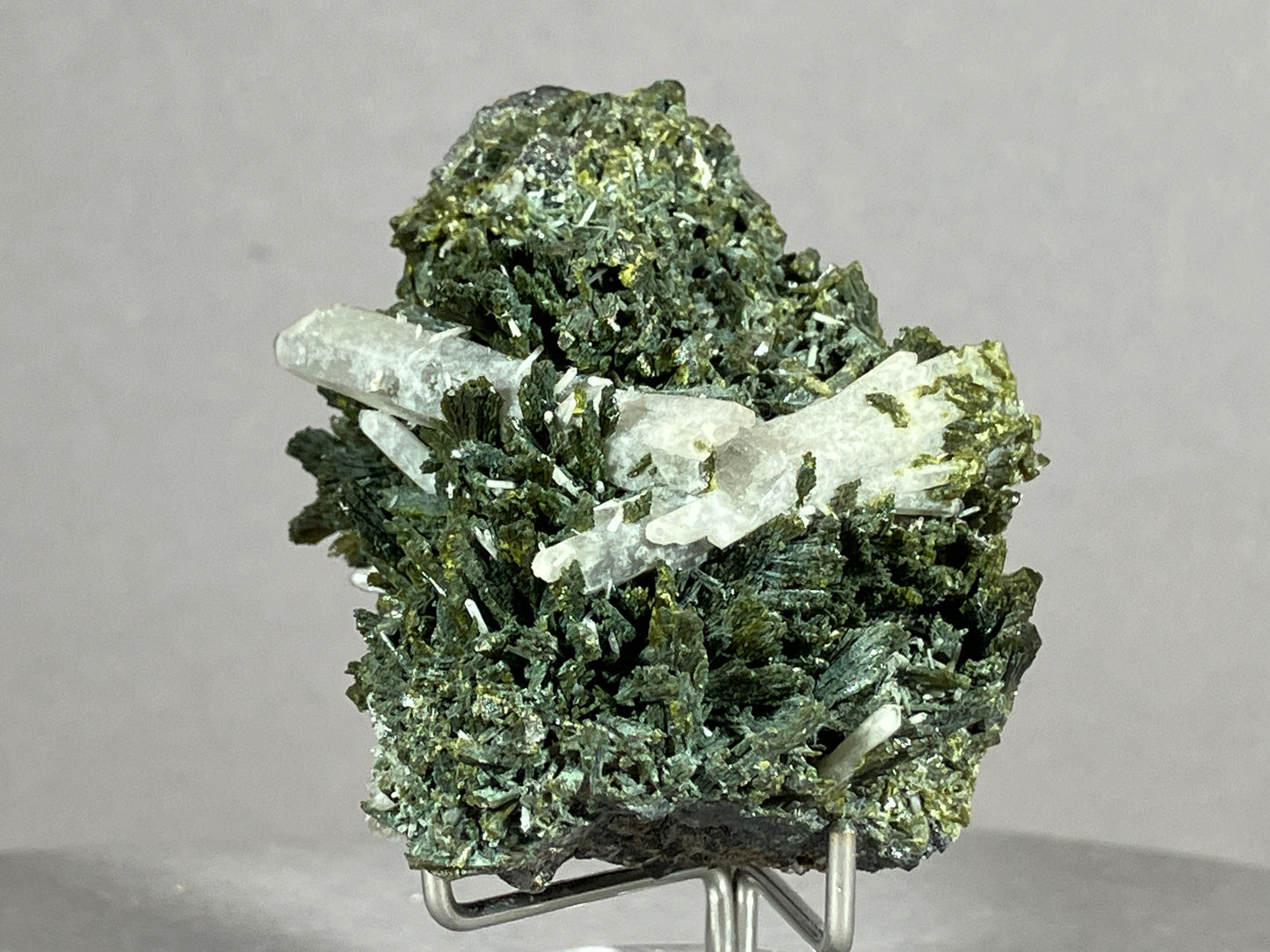 Epidot/Quarz/Granat - Gilgit/Pakistan ca. 5x4,5cm