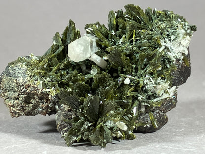 Epidot/Quarz/Granat - Gilgit/Pakistan ca. 5x4,5cm