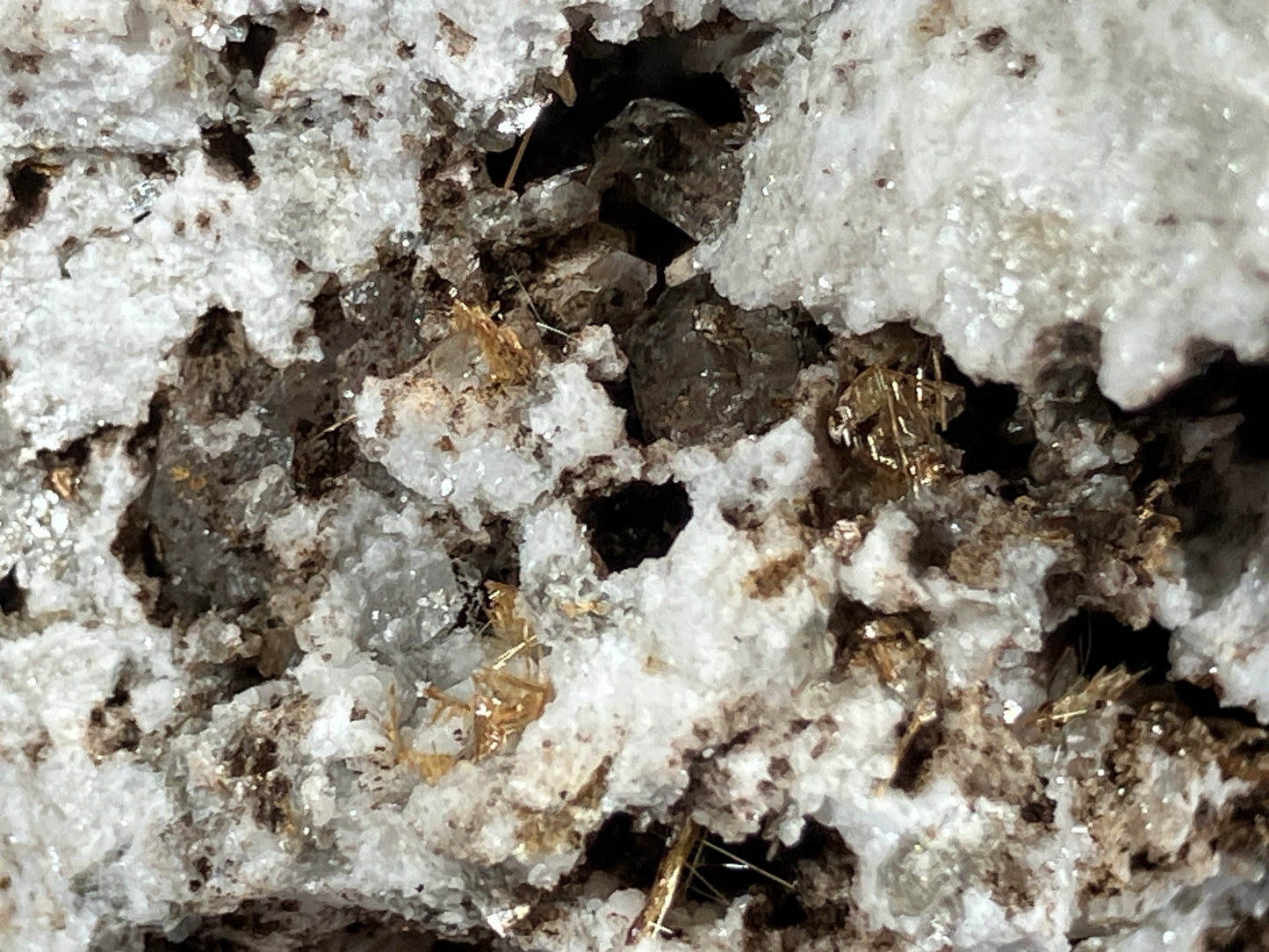Rutil - Floitengrund/Zillertal ca. 9x5cm