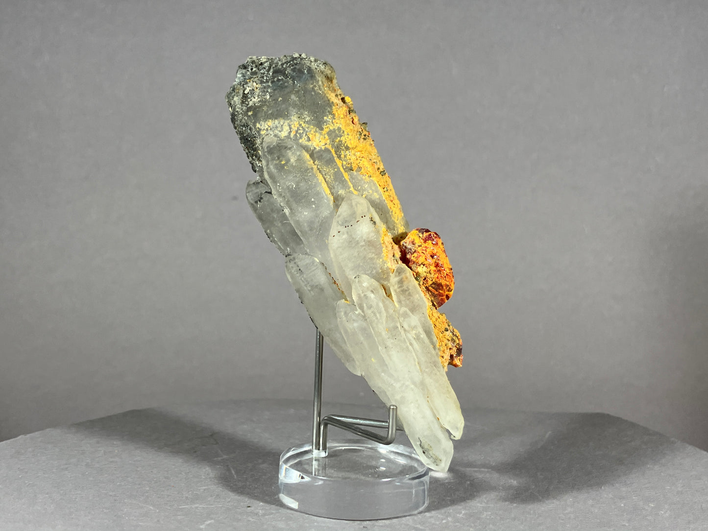 Realgar/Bergkristall - Baja Sprie/Rumänien ca. 9x3cm