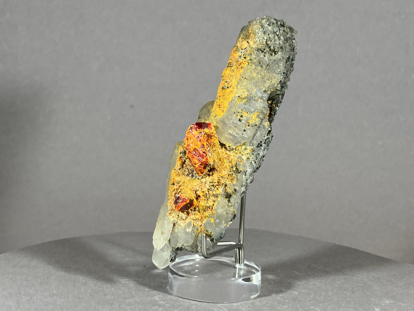 Realgar/Bergkristall - Baja Sprie/Rumänien ca. 9x3cm