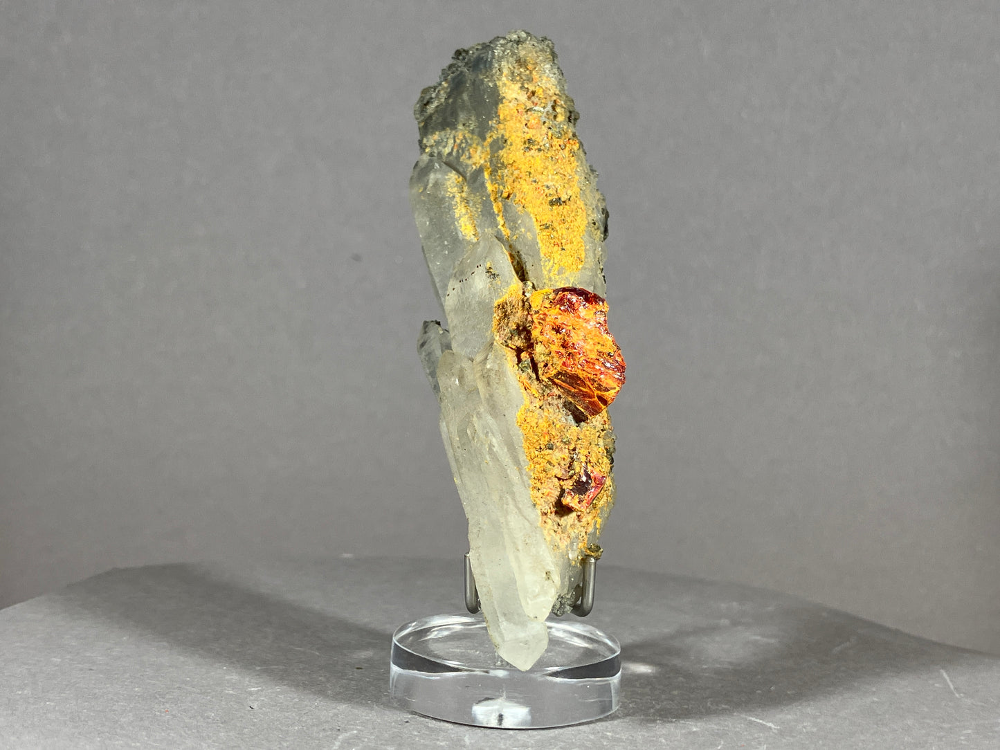 Realgar/Bergkristall - Baja Sprie/Rumänien ca. 9x3cm