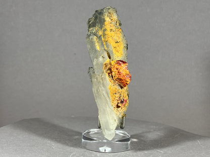 Realgar/Bergkristall - Baja Sprie/Rumänien ca. 9x3cm