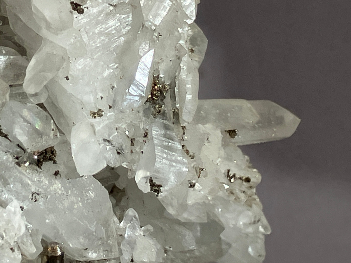 Bergkristall/Chalkopyrit - Baja Sprie/Rumänien ca. 21x16cm
