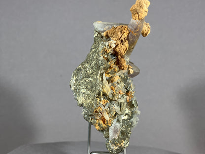 Amethyst/Pyrit/Nadelquarz - Siebenbürgen/Rumänien ca. 10x7,5cm