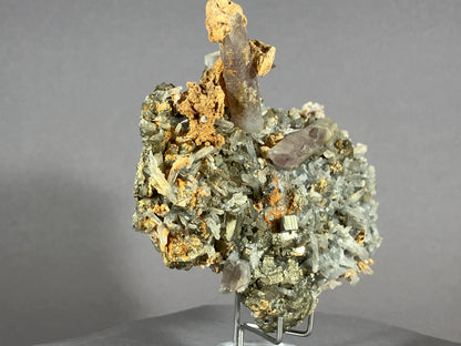 Amethyst/Pyrit/Nadelquarz - Siebenbürgen/Rumänien ca. 10x7,5cm