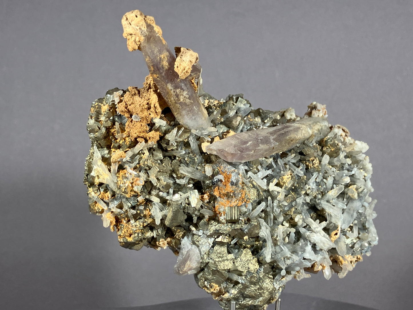 Amethyst/Pyrit/Nadelquarz - Siebenbürgen/Rumänien ca. 10x7,5cm