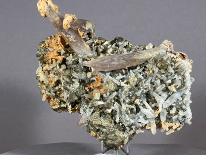 Amethyst/Pyrit/Nadelquarz - Siebenbürgen/Rumänien ca. 10x7,5cm