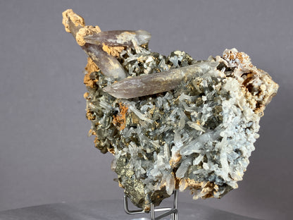 Amethyst/Pyrit/Nadelquarz - Siebenbürgen/Rumänien ca. 10x7,5cm