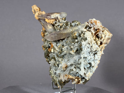 Amethyst/Pyrit/Nadelquarz - Siebenbürgen/Rumänien ca. 10x7,5cm