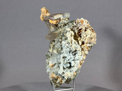 Amethyst/Pyrit/Nadelquarz - Siebenbürgen/Rumänien ca. 10x7,5cm