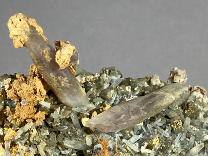 Amethyst/Pyrit/Nadelquarz - Siebenbürgen/Rumänien ca. 10x7,5cm
