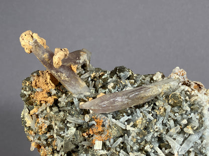 Amethyst/Pyrit/Nadelquarz - Siebenbürgen/Rumänien ca. 10x7,5cm