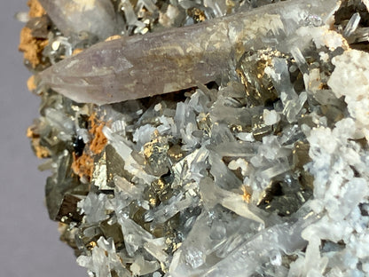 Amethyst/Pyrit/Nadelquarz - Siebenbürgen/Rumänien ca. 10x7,5cm