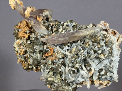Amethyst/Pyrit/Nadelquarz - Siebenbürgen/Rumänien ca. 10x7,5cm