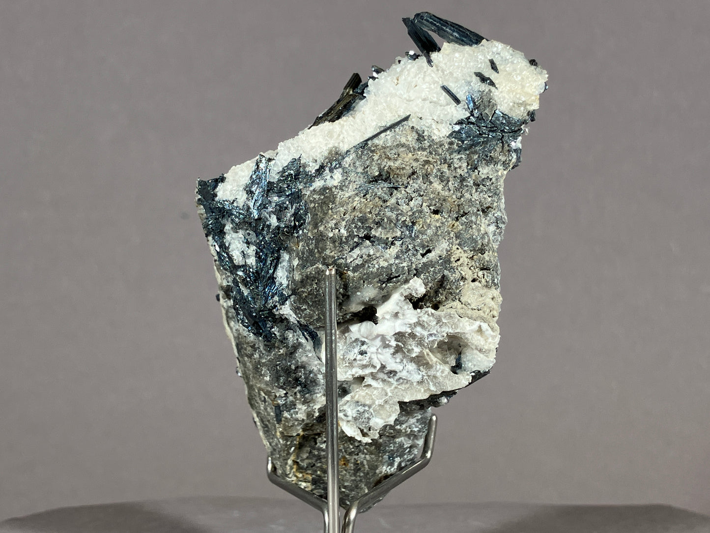 Antimonit - Grossetto/Italien ca. 8x4,5cm