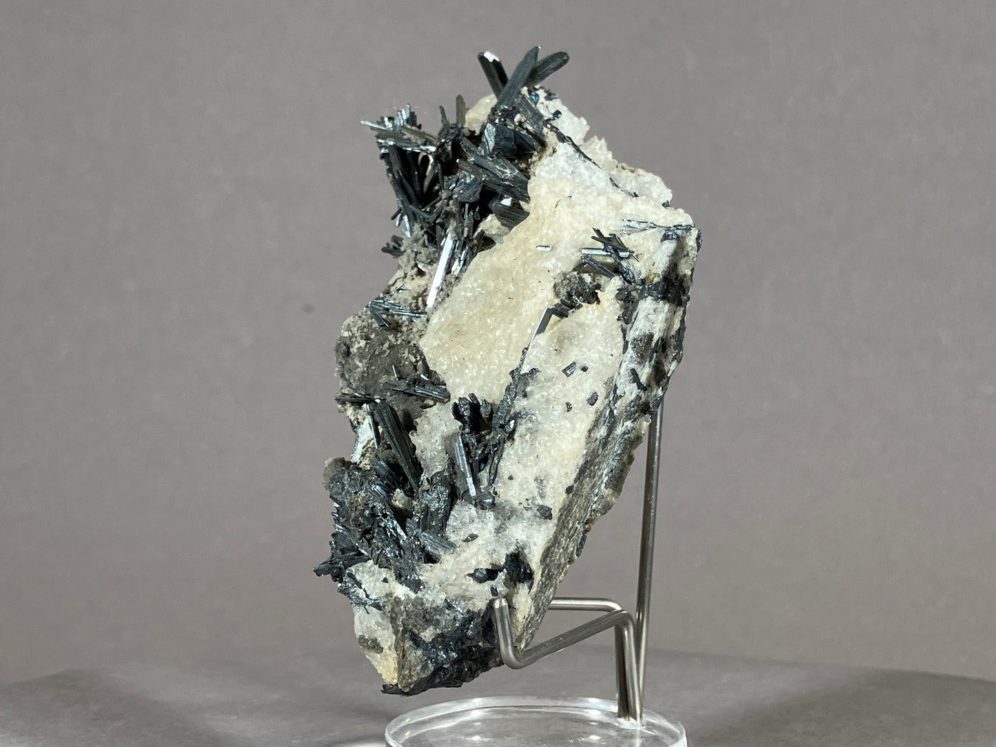Antimonit - Grossetto/Italien ca. 8x4,5cm