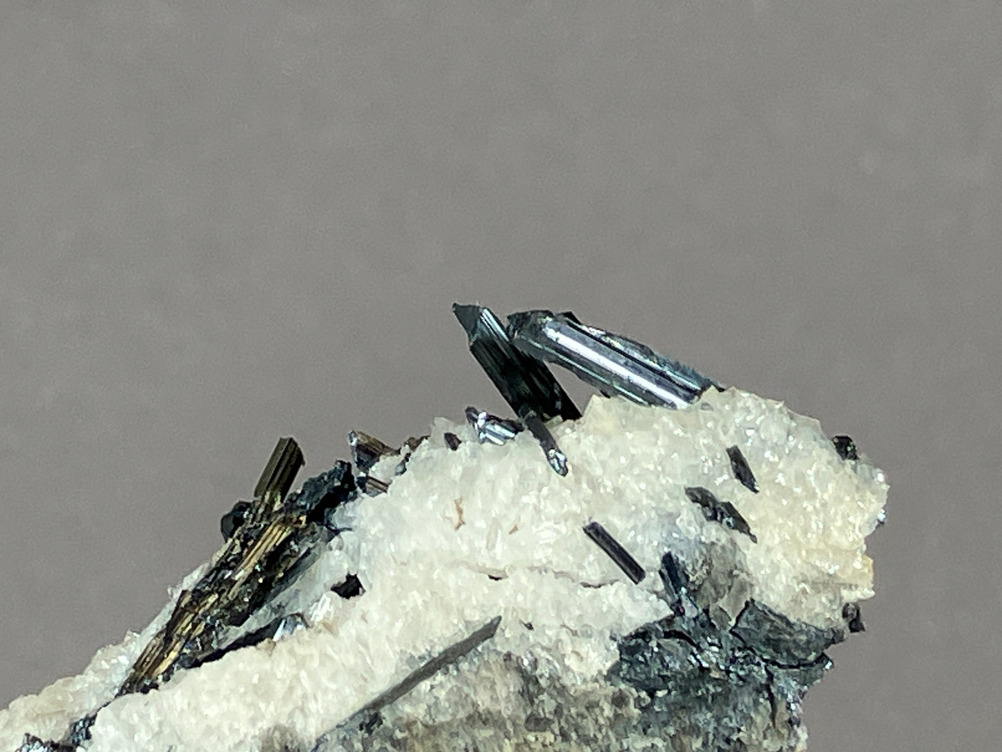 Antimonit - Grossetto/Italien ca. 8x4,5cm