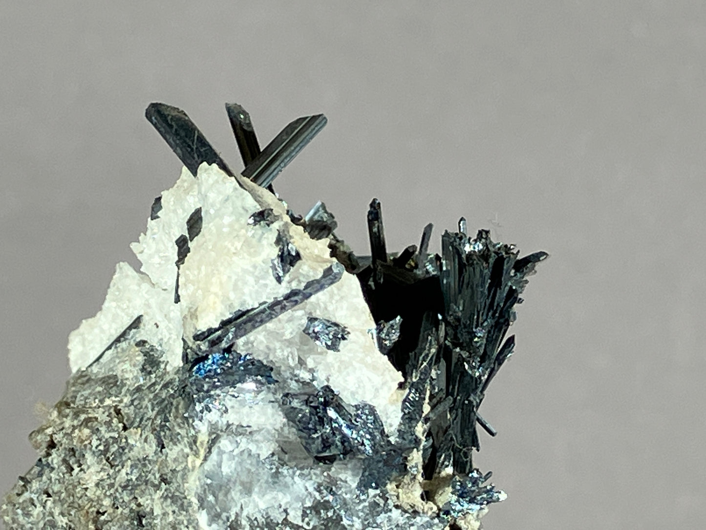 Antimonit - Grossetto/Italien ca. 8x4,5cm