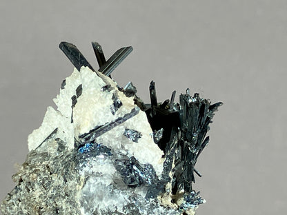 Antimonit - Grossetto/Italien ca. 8x4,5cm