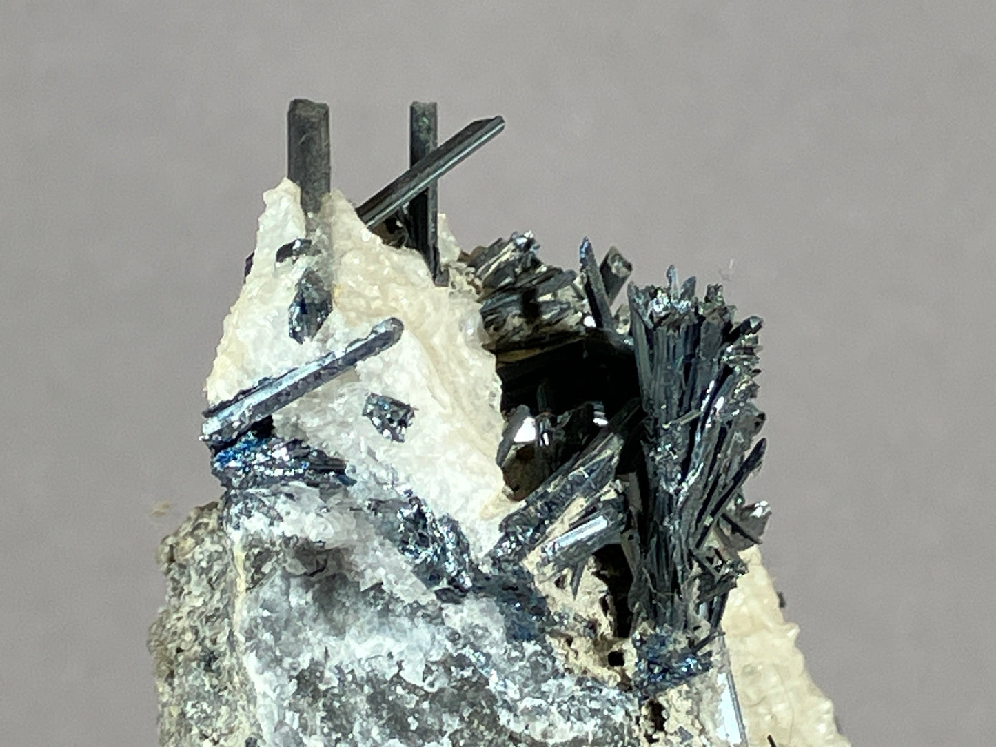 Antimonit - Grossetto/Italien ca. 8x4,5cm