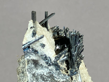 Antimonit - Grossetto/Italien ca. 8x4,5cm