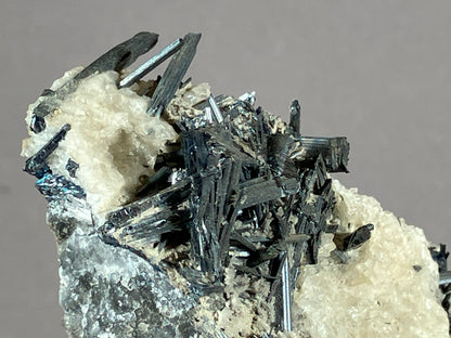 Antimonit - Grossetto/Italien ca. 8x4,5cm