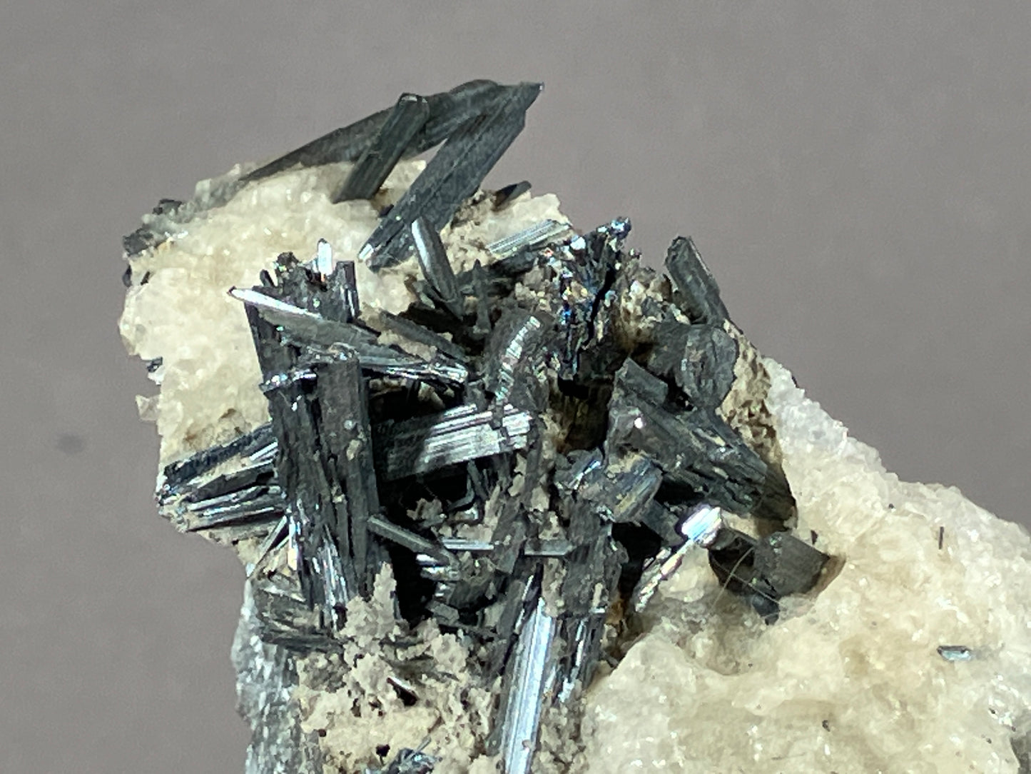 Antimonit - Grossetto/Italien ca. 8x4,5cm