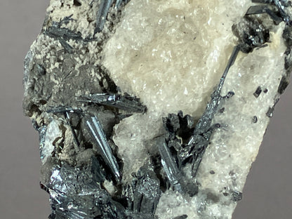Antimonit - Grossetto/Italien ca. 8x4,5cm