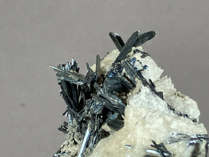 Antimonit - Grossetto/Italien ca. 8x4,5cm