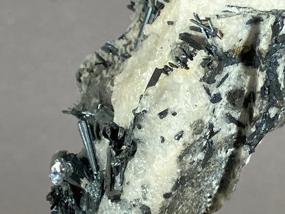 Antimonit - Grossetto/Italien ca. 8x4,5cm