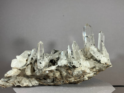 Bergkristall/Hämatit - Jinlong/China ca. 20x12cm