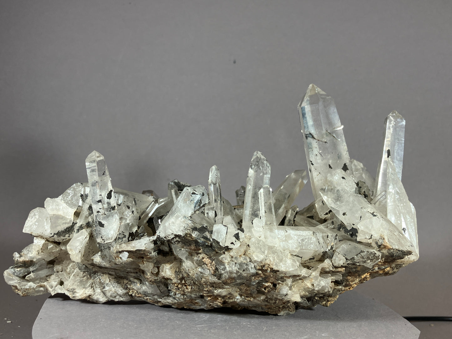 Bergkristall/Hämatit - Jinlong/China ca. 20x12cm