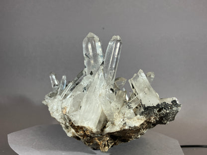 Bergkristall/Hämatit - Jinlong/China ca. 20x12cm