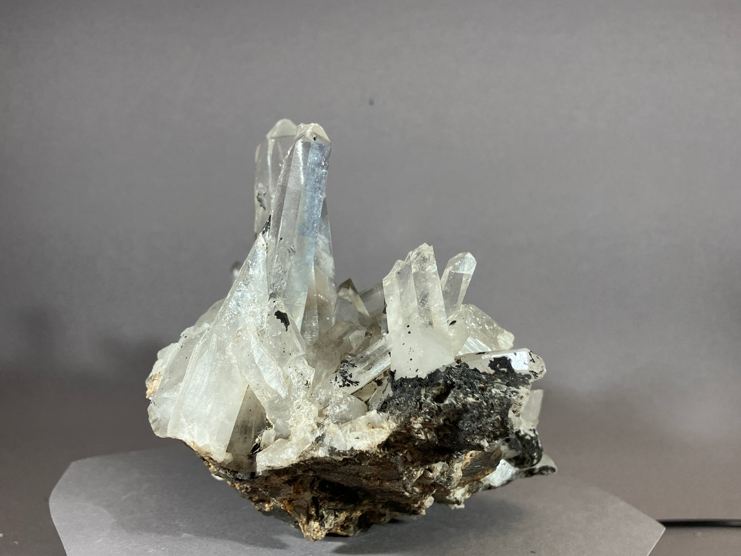Bergkristall/Hämatit - Jinlong/China ca. 20x12cm