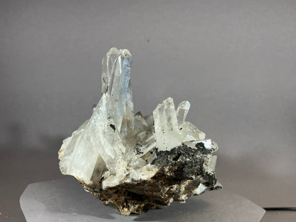 Bergkristall/Hämatit - Jinlong/China ca. 20x12cm