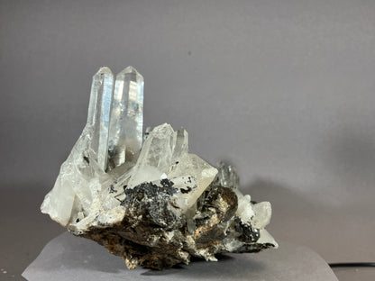 Bergkristall/Hämatit - Jinlong/China ca. 20x12cm