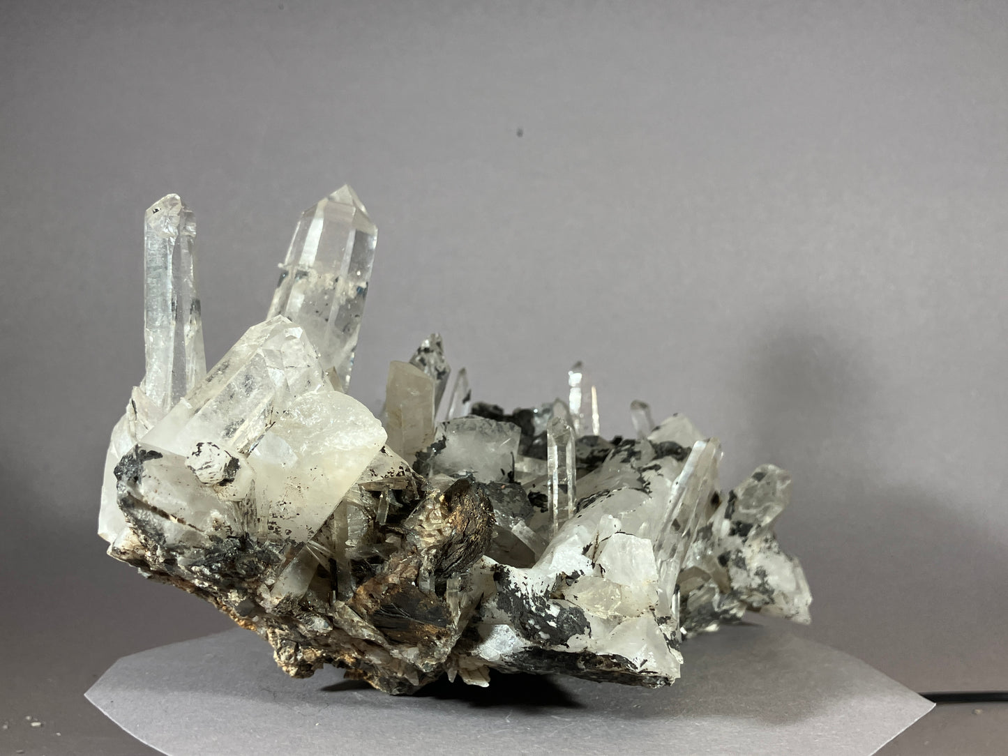 Bergkristall/Hämatit - Jinlong/China ca. 20x12cm