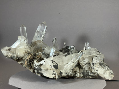 Bergkristall/Hämatit - Jinlong/China ca. 20x12cm