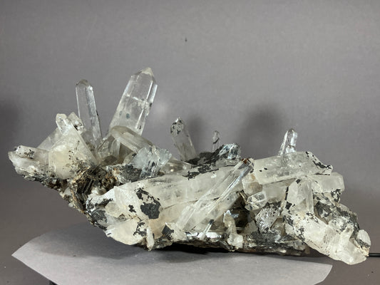 Bergkristall/Hämatit - Jinlong/China ca. 20x12cm