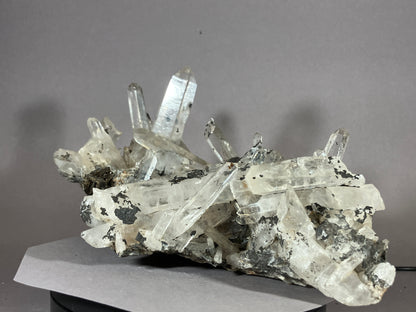 Bergkristall/Hämatit - Jinlong/China ca. 20x12cm
