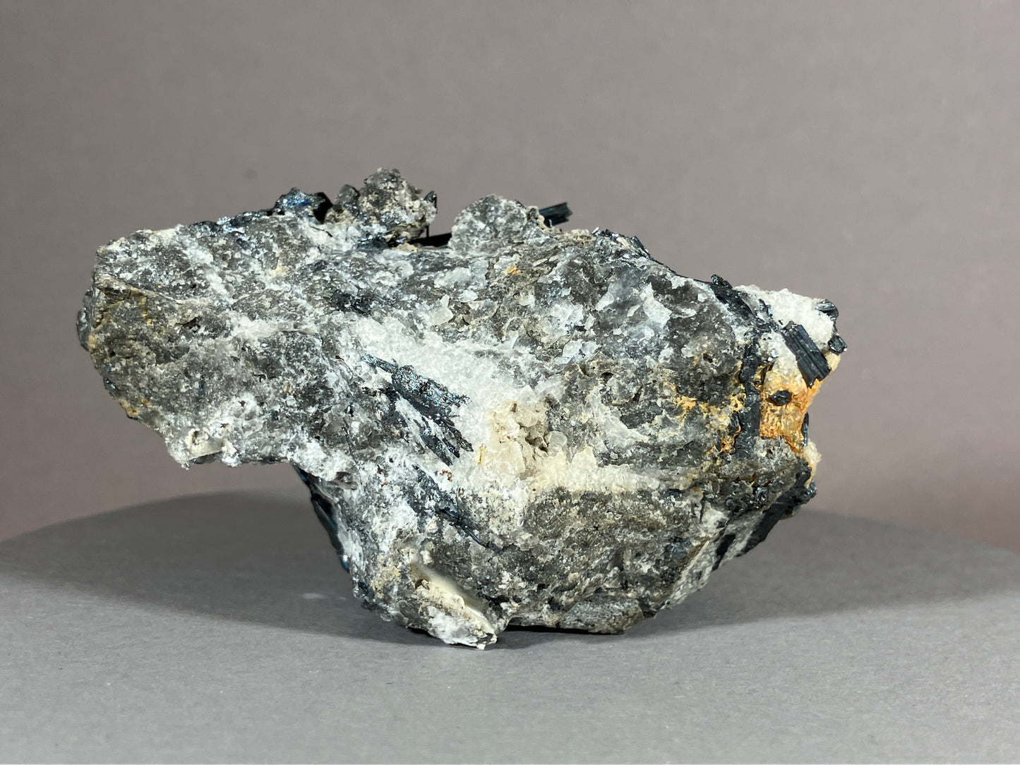 Antimonit - Grossetto/Italien ca. 8x4,5cm