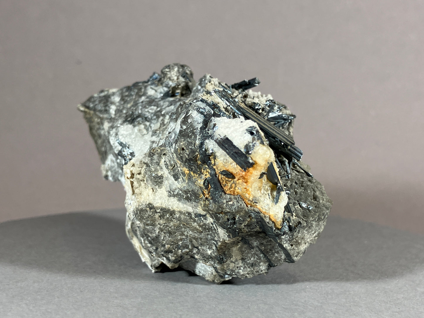 Antimonit - Grossetto/Italien ca. 8x4,5cm